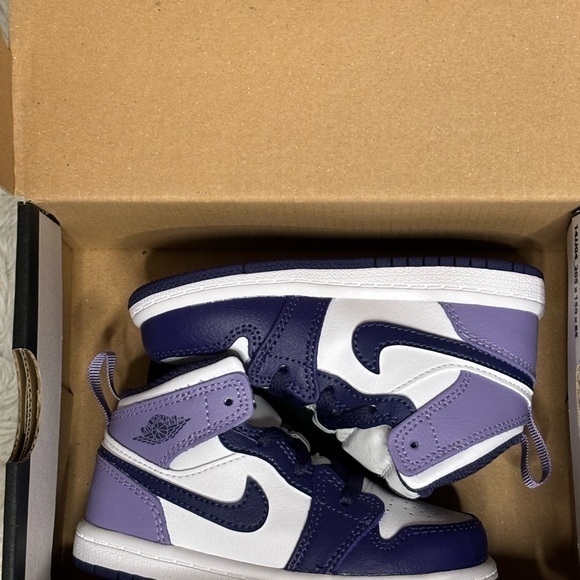 Jordan 1 Mid Td Size 7c Blueberry.